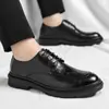 2025 Novo Outono Roupa Formal de Negócios Estilo Britânico Calçados Casuais Masculinos de Agarrar à Mão Noivo Casamento Dropshipping