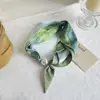 Lenço Quadrado de Seda Fina Estilo Novo Primavera e Verão Fivela Magnética Profissional Combinando com Camisa Feminina 2025 Lenço Decorativo com Letras Pequena Faixa Longa