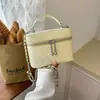 Bolso cruzado de mujer estilo coreano transfronterizo bordado con patrón de diamante, nuevo y moderno 2026, con cadena y patrón de diamante