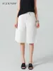 Shorts Jeans Branco de Cintura Alta com Caimento Relaxado Recomendado para Mulheres, Estilo Largo Solto, Estilo Boyfriend Verão 2026