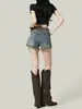 Shorts Jeans Preto Ultra-Curtos de Cintura Alta Estilo Coreano-Americano Dourado para Mulheres, Caimento Solto, Emagrecedor, Barra Desfiada, Corte A, Que Abraçam o Quadril Hot Pants