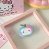 Horquilla pequeña KT con diseño de manzana a cuadros y pico de pato, con diseño de gotas de agua y flequillo, con clip lateral y diseño de gato a cuadros.