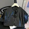 Conjunto de Duas Peças Jaqueta de Couro Infantil Primavera e Outono Novo Modelo 2026 Meninos e Meninas Moletom com Capuz para Bebê Jaqueta de PU Fashion Estilo Coreano