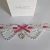 Colar curto estilo Lolita para mulheres, com laço de renda e corrente na clavícula.