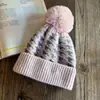 Chapéu de Lã Jacquard Pied-de-Poule Retrô Novo Estilo Coreano para Mulheres Chapéu de Tricô Dinâmico Fofo com Pom-pom Outono Inverno para Mulheres Chapéu Transfronteiriço