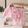 Conjunto de Roupas de Outono para Meninas 2026 Novo Estilo Roupa de Primavera e Outono para Meninas Conjunto de Duas Peças Casual Esportivo com Zíper Parcial e Manga Longa Tendência