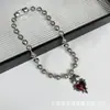 Colar de Metal Gótico Punk Ins Estilo Retrô Coração Vermelho e Preto Laço Cruz Nicho