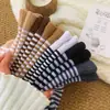Nuevos calcetines cálidos con forro de felpa engrosada para otoño e invierno, calcetines a rayas que son amigables con la piel, calcetines de piso para maternidad, calcetines cálidos y que generan calor