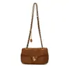 Bolso de cadena acolchado tipo rombos de nicho para mujer, nuevo bolso cuadrado pequeño de moda, versión coreana elegante, bolso cruzado de un solo hombro de moda para el trabajo para mujer