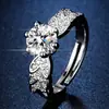 Anillo de Imitación de Moissanita Ocho Corazones y Ocho Flechas para Mujer Un Quilate Anillo de Boda Clásico de Seis Garras Fabricante de Anillos de Diamante Suministro Listo