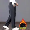 26 Pantalones Nuevos de Chenilla para Hombre Estilo Otoño Invierno Pantalones Deportivos Sueltos de Pierna Recta Para Personas de Mediana Edad y Mayores Papá Invierno Con Felpa Adicional Gruesos Adicionales
