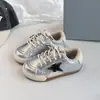 Zapatillas retro 2026 otoño e invierno nuevo modelo para niños zapatos casuales de cuero con estampado de estrellas con suelas blandas para niños y niñas