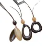 Nuevo collar colgante de madera irregular hueco estilo chino para mujer, accesorio de cadena larga para suéter de estilo étnico inspirado en el Zen vintage