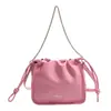 Bolsa feminina tipo balde com corrente, moderna e versátil, estilo coreano, nova coleção primavera 2026, plissada, simples e chique, bolsa de ombro/transversal