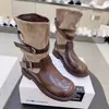 Coleção Outono/Inverno 2026 estilo coreano: botas femininas curtas com detalhes de fivela, botas de montaria estilo britânico, botas da moda que emagrecem e botas western