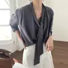 Camisa Versátil de Manga Larga, Estilo Francés, Cuello Alto con Diseño de Cinta, Plisada, Corte Holgado, Nuevo Estilo 2026