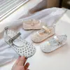Sandalias de Verano para Niña Estilo Princesa Pedrería Trabajo Pesado Completamente Diamantadas Caladas Zapatos de Princesa Niños Medianos y Grandes Boca Baja Zapatos de Una Sola Tira Fuera