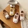 Zapatos Nuevos de Primavera 2026 para Niñas con Dibujo de Gato y Suelas Suaves, Zapatos de Moda para Niños, Zapatos Versátiles para Bebé con Velcro para Uso en Exteriores