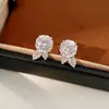 Aretes de Aguja Plateada con Diseño de Hoja y Flor de Circonita, Sencillos y Elegantes, Modernos y Versátiles, Aretes de Lujo Ligero de Alta Gama al por Mayor