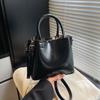 Moda Primavera 2026 Bolso Cruzado Bolso de Hombro Simple para Viajes Diarios Bolso de Cubo de Mano de Gama Alta de Nicho Nuevo Estilo