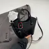 Bolso rojo para mujer 2026 nuevo bolso de otoño para bodas, bolso cubo de nicho de lujo ligero de alta gama para novia y dama de honor