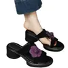 Sandalias retro de mujer estilo francés 2026, nuevas chanclas de verano con tiras cruzadas florales y punta abierta para uso en exteriores