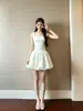 Vestido branco tomara-que-caia com cintura marcada, suave e requintado para o verão, um lindo vestido curto para mulheres baixinhas, look de verão estilo coreano