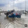 La cortadora de césped acuático totalmente automática se utiliza para recolectar plantas de la superficie del agua, jacintos de agua, lentejas de agua, integrando cosecha y transporte.