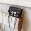 Bolso bandolera simple y elegante para mujer, versión coreana, dulce lazo, nuevo de primavera 2026, bolso cuadrado pequeño simple y moderno para el trabajo