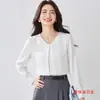 Foto real de top de gasa de manga corta holgado estilo coreano para primavera y otoño que cubre la barriga, con cuello alto, blusa moderna y elegante