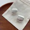 Pendientes Cuadrados de Metal Cepillado Plateado para Mujer, Otoño e Invierno, Diseño de Nicho de Lujo Ligero, Pendientes de Botón Verticales de Alta Gama a la Moda