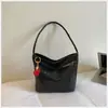 Bolso Tejido de Gran Capacidad para el Trabajo Diario 2026 Verano Nuevo Bolso de Hombro de Alto Valor Bolso Cubo de Estilo Relajado y Moderno