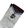Meias listradas color block estilo coreano para mulheres com cores vintage, etiqueta de tecido listrado Keloqi, bordado de gatinho, meias largas para meninas