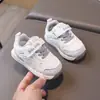 Nuevos Zapatos Deportivos para Niños Primavera y Otoño Zapatos para Bebés Niños Suela Suave Zapatos de Papá Niñas Correr Transpirables Casuales Zapatos Individuales