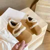 Sapatos Infantis Birkenstock 2025 Inverno Novo Estilo Sapatos Grossos de Algodão com Forro de Fleece para Meninos Sapatos Peludos Quentes de Duplo Algodão para Meninas