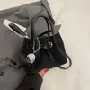 Bolso de Mano de Nicho de Gama Alta Estilo Coreano con Correa de Cuero, Bolso Cubo, Bolso para Mujer, Nuevo Bolso Versátil de Moda para Hombro y Cruzado