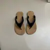 Primeiro Encontro com a Versão Coreana das Sandálias de Dedo Versáteis para Mulheres, Adequadas para Uso Externo no Verão, Sandálias de Dedo Planas Antiderrapantes para a Praia