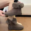 Nuevas y versátiles botas de algodón para páramo, cálidas y de doble uso, gamuza de moda, populares este año, botas de nieve de suela gruesa para mujer con hebilla de cinturón