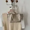 Bolso de mano tejido súper popular transfronterizo para mujer 2026 Nuevo pequeño de nicho versátil para ir al trabajo Bolso cruzado tipo cubo