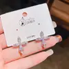 Nuevos Pendientes de Cruz con Zirconia Galvanizados en Plata Gruesa con Diseño de Encaje, Elegantes Pendientes de Aguja Plateada con un Toque Vintage Nicho de Alta Gama