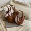 2025 Nova Bolsa Balde Portátil de Nicho Estilo Coreano Bolsa Transversal Popular da Moda Feminina Bolsa de Ombro Versátil para o Dia a Dia