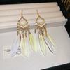 Aretes colgantes bohemios de aceite con cuentas de arroz y plumas, estilo étnico retro, elegantes y de nicho de alta gama para mujer
