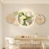 Pintura decorativa de restaurante estilo crema silencioso con reloj mural abstracto de flores piedra arenisca en ejecución fondo pintura para colgar en la pared