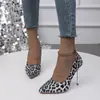 Saltos Altos Estampados de Leopardo Europeus e Americanos para Mulheres, Saltos Finos, Novo Estilo 2026, Bico Fino Sexy, Versátil Elegante da Moda, Sapatos de Salto Baixo de Tamanho Grande