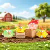 Caixa Surpresa Galinha Sortuda: Várias Miniaturas de Frango em Exposição na Loja, Ideais para Presentes de Feriado e Itens Diários Atenciosos