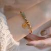 Pulsera de oro arena con pequeño carácter fu Pulsera de jade Hetian Cuentas de la suerte Pulsera de la suerte Joyería tejida a mano