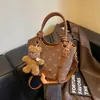 Nuevo Diseño de Lunares Otoño/Invierno 2026 Bolso de Hombro Individual Tipo Cubo para Uso Diario Bolso para Viajar Versátil Bolso de Mano Casual Bolso de Hombro