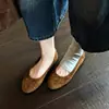 Zapatos planos slip-on de piel de oveja estilo retro francés con tachuelas para mujer, punta redonda plana, versátiles, cómodos, tipo bailarinas