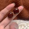 Pendientes elegantes de alta gama, sencillos y de alta gama, adecuados para el invierno, pendientes retro de color rojo vino, pendientes de otoño e invierno.