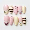 Unhas postiça estilo barroco, peças de unha prontas para usar, rosa com bolinhas e listras, formato amendoado francês